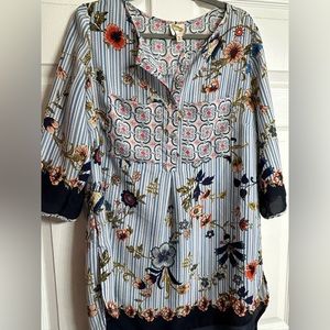Fig & Flower blouse Size 1X

100% polyester